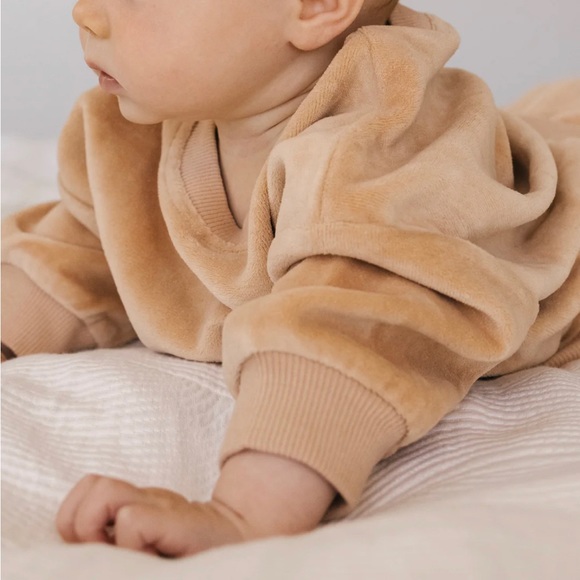 Quincy Mae Velour Sweatshirt 0-3months - Picture 2 of 16